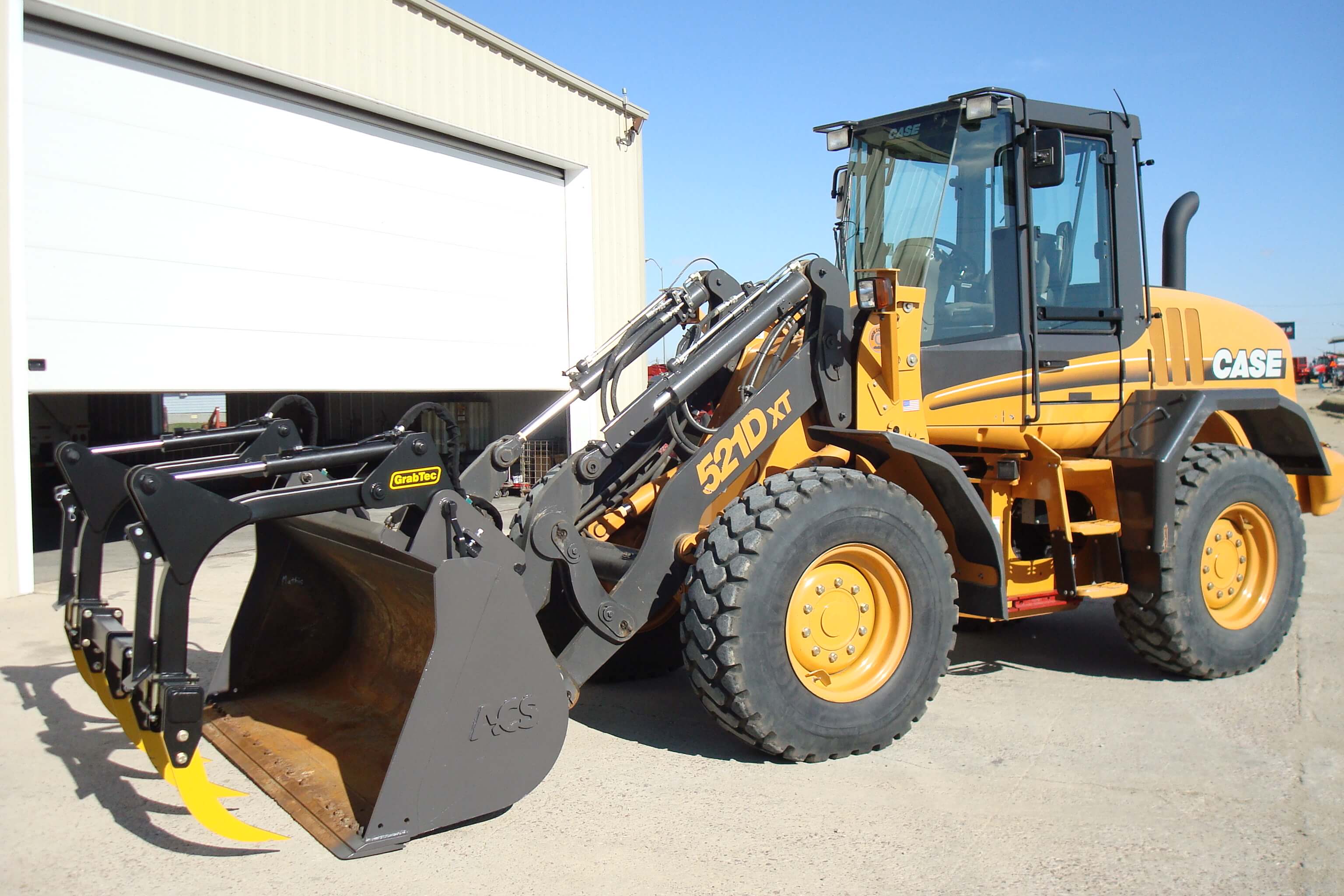 Yellow CASE 521D XT